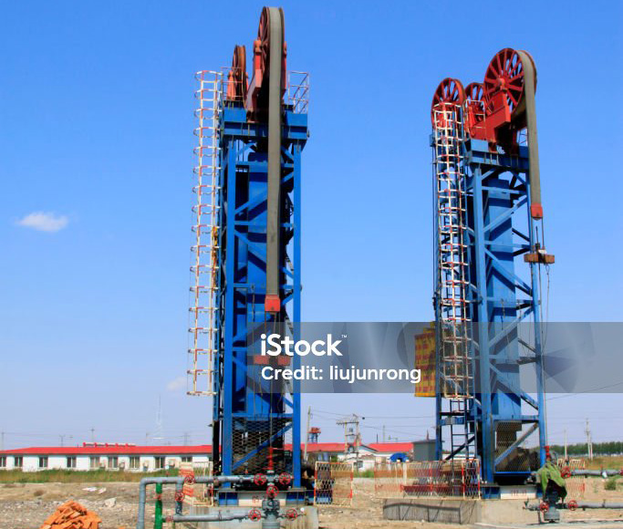 Hydraulic pumping units
